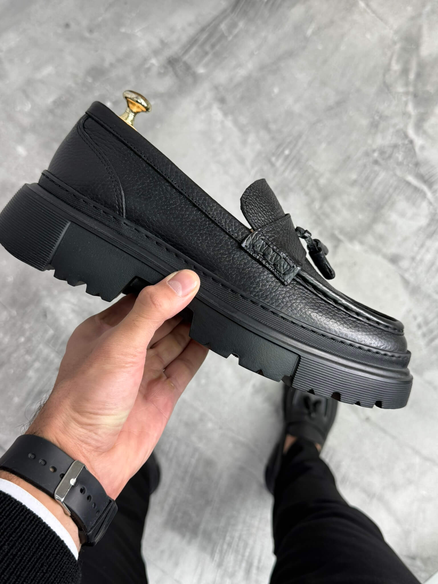 muške-crne-kožne-mokasine-sa-debelim-đonom-ter6416-1 Muške crne kožne mokasine sa debelim đonom - Slika 1