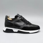 Muške cipele patike u crmpk boji od prave kože sa detaljima od velura. Slika bočne strane.