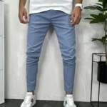 Muške plave pantalone regural fit kroja. Slika prednje strane.