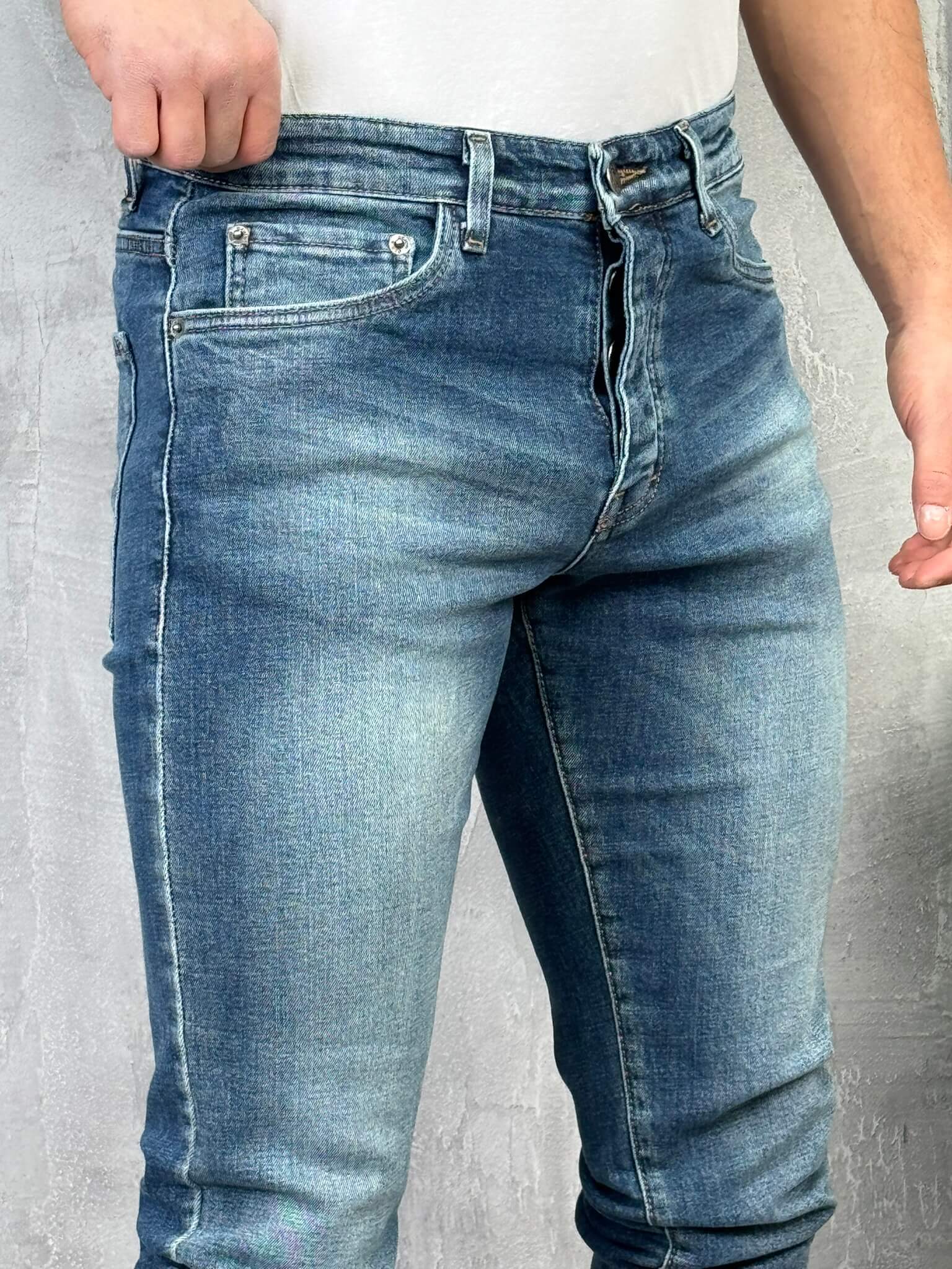 muške-farmerice-sa-svetlim-ispranim-efektom-slim-fit-pzr9083-5 Muške farmerice sa svetlim ispranim efektom – Slim Fit PZR - Slika 1