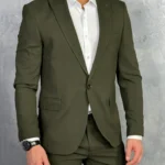 Muški sako u tamno maslinastoj boji, sportsko elegantni, prednji prikaz.