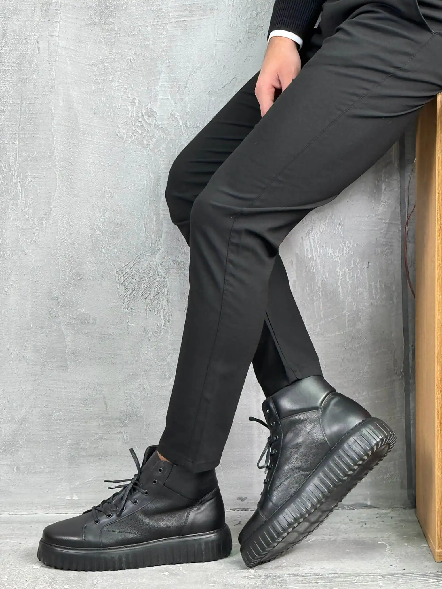 Muške crne kožne čizme sa debelim đonom