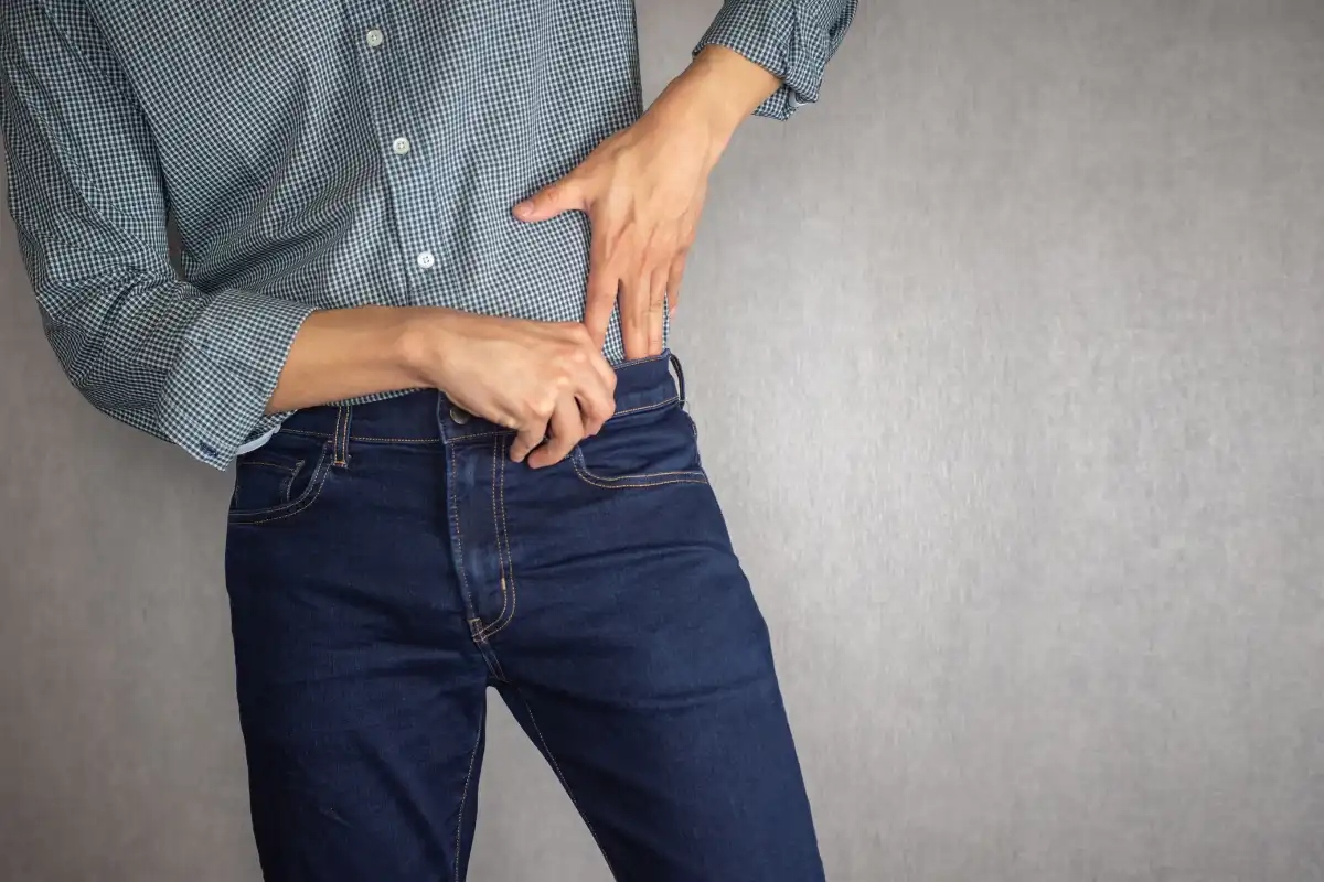 Kako uvući košulju u pantalone perfektno i bez nabora? 1 1