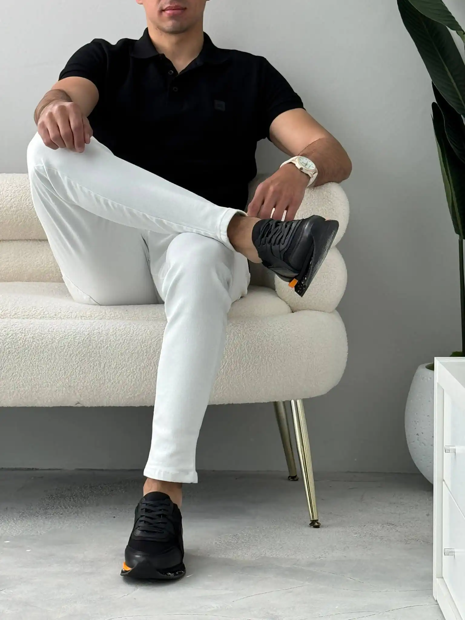 muske crne patike sa narandzastim djonom lagan i moderan model 1