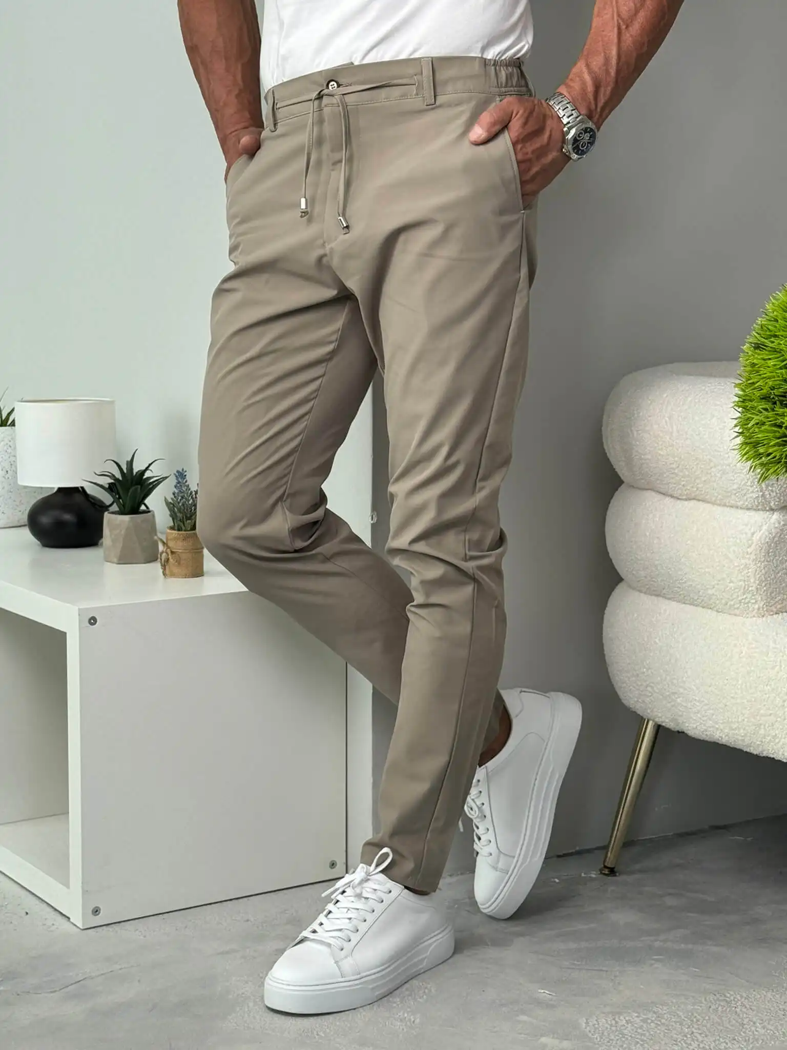 muske slim fit pantalone sa uckurom elegantan model svetlomaslinasta 3015