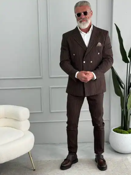Muško slim fit odelo MAESTRO – dvoredni model sa prugama