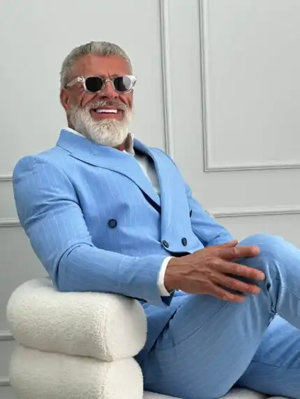 Muško elegantno odelo regular fit – dvoredno na pruge